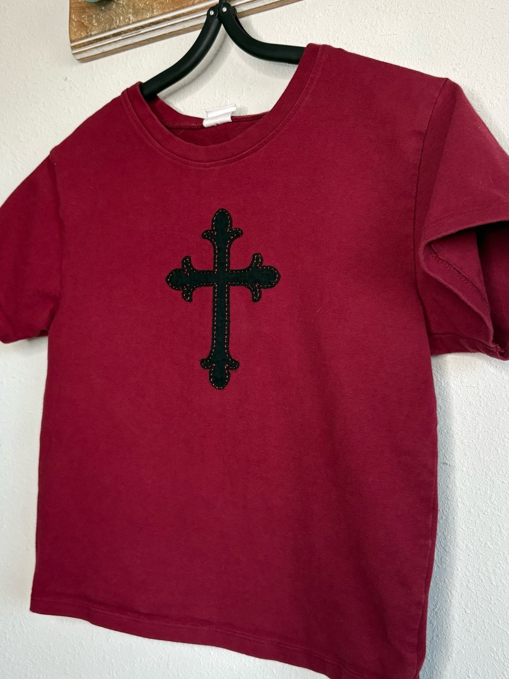 Vibe Maroon Short-Sleeve Tee with Black Cross Detail - Picture 3 of 4